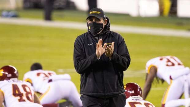 Ron Rivera Hands Pre TB © Bill Streicher  2021 Jan 3
